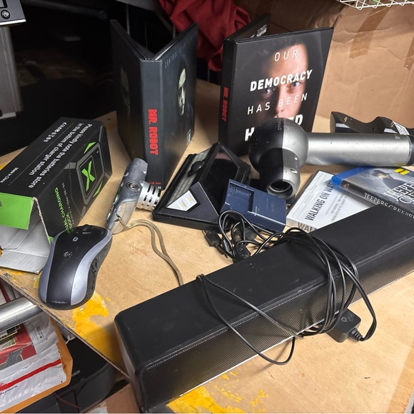 Lot of various black and Silver Tech Accessories devices and DVDs - Picture 11 of 12